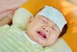 Tips Pertolongan Pertama Pada Bayi Yang Demam Jangan Panik Dulu Ya