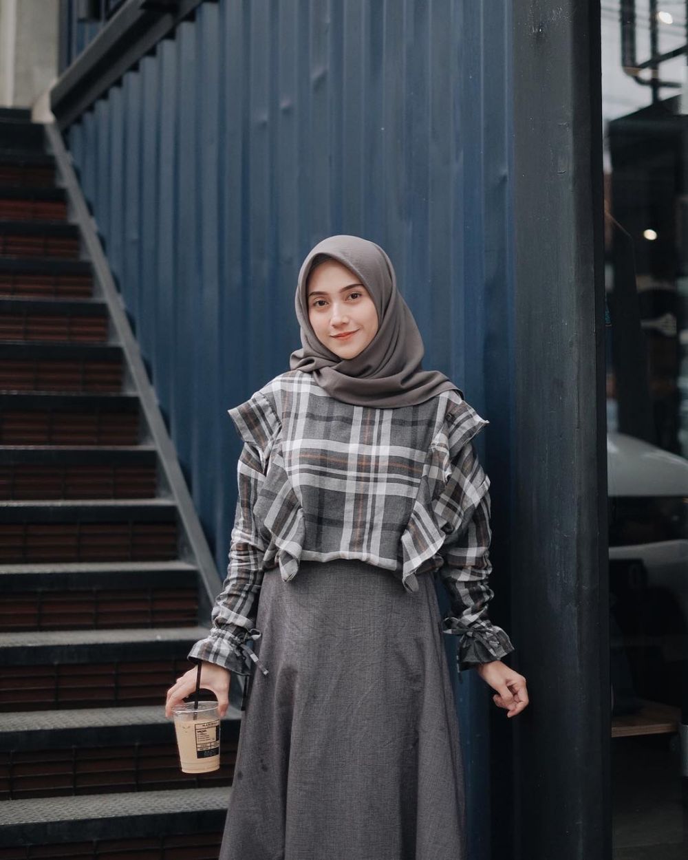 Inspirasi Mix Match Motif Plaid Ala Hijabers Nisa Cookie Modis