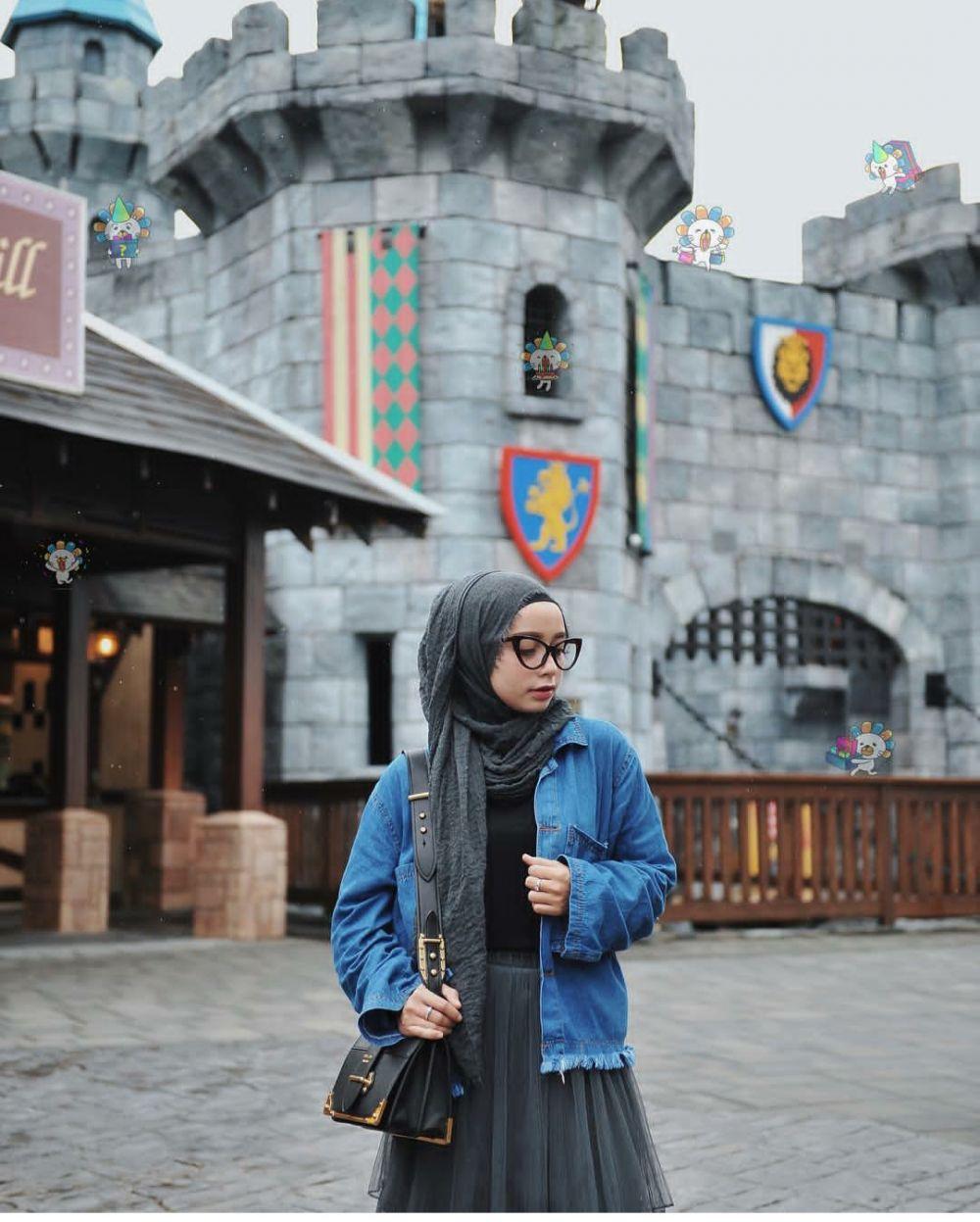 Ide Mix And Match Jaket Denim Ala Hijab Influencer Yang Super Chic