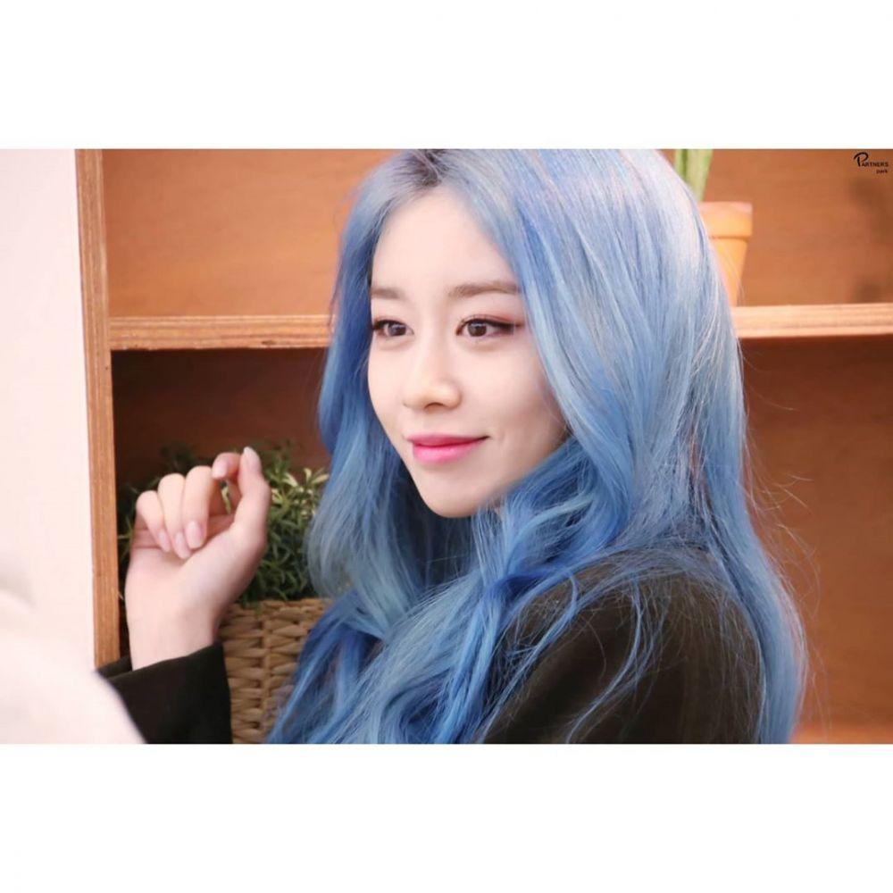 Ubah Warna Rambut Jadi Biru Potret Terbaru Jiyeon Yang Menawan