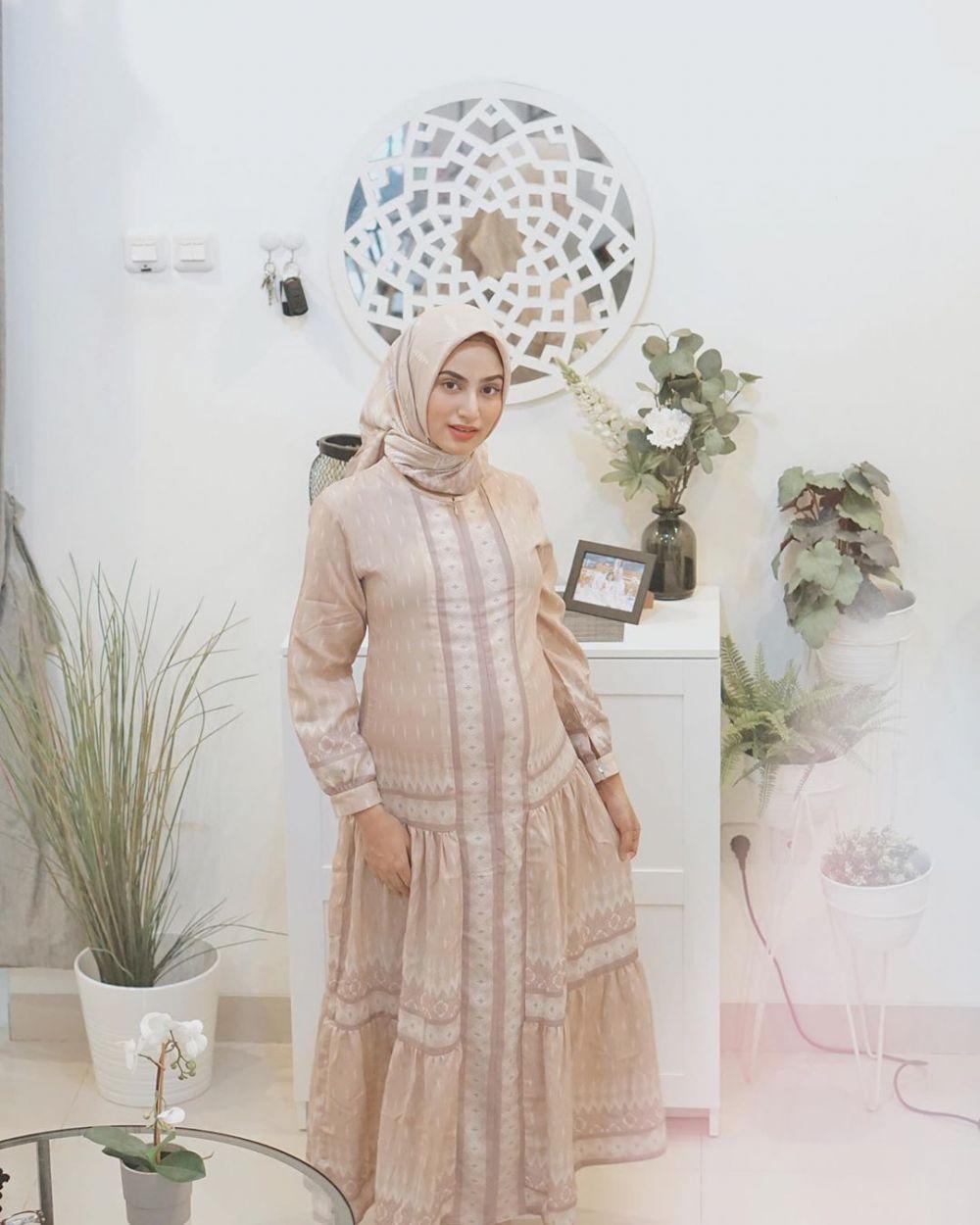 10 Inspirasi OOTD Hijab Untuk Bumil Ala Selebgram Munira Agile