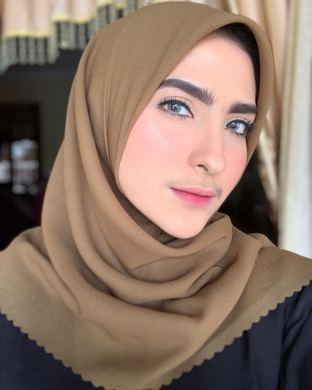 Antagonis Di Suara Hati Istri 10 Potret Manis Shirin Safira Berhijab