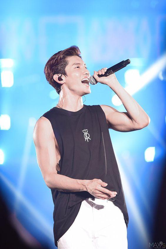 Selalu Totalitas 10 Potret Aksi Keren Changmin TVXQ Saat Di Panggung