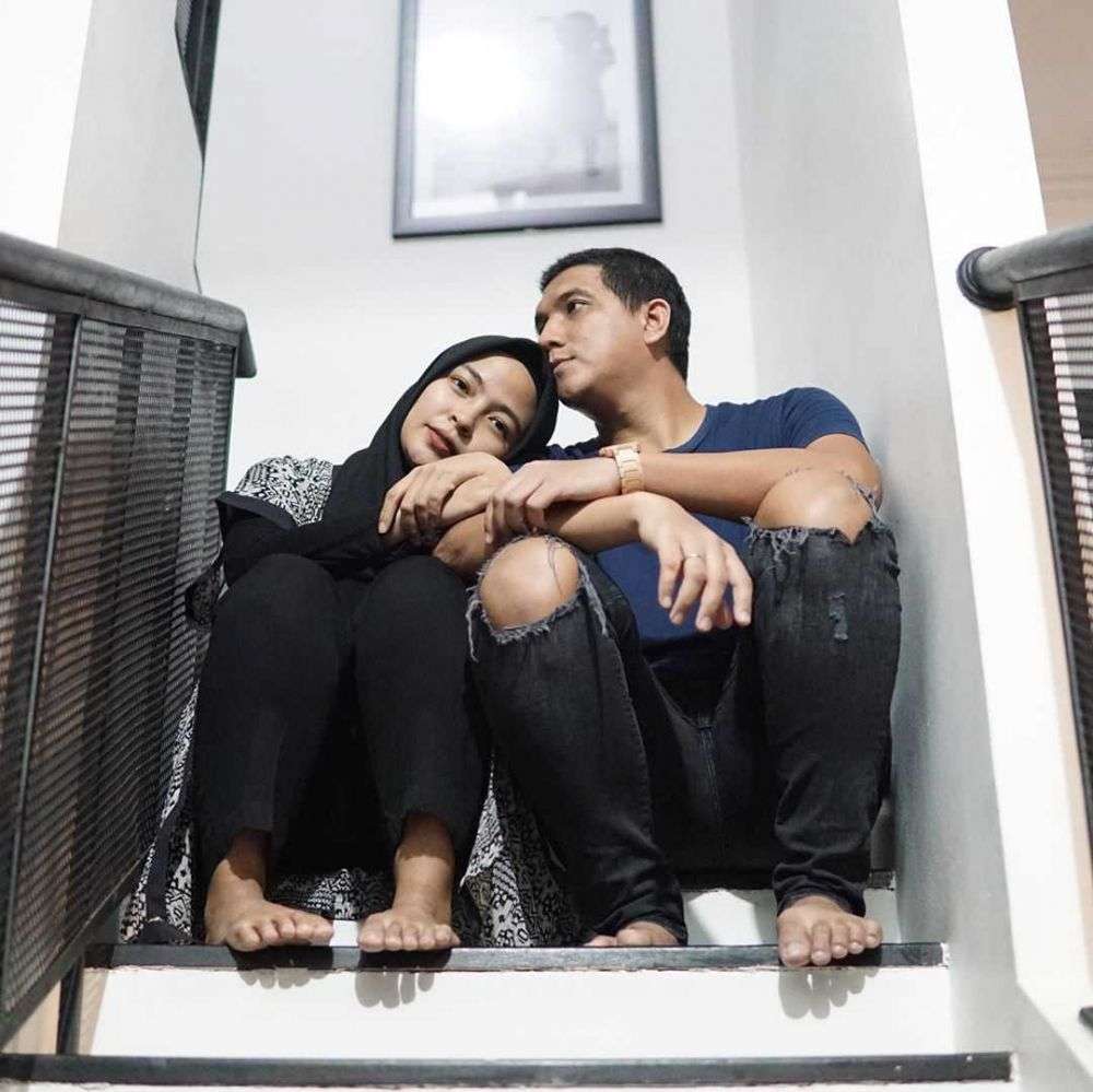 10 Potret Romantisme Tantri Kotak Dan Suami Mesra Bak Masih Pacaran