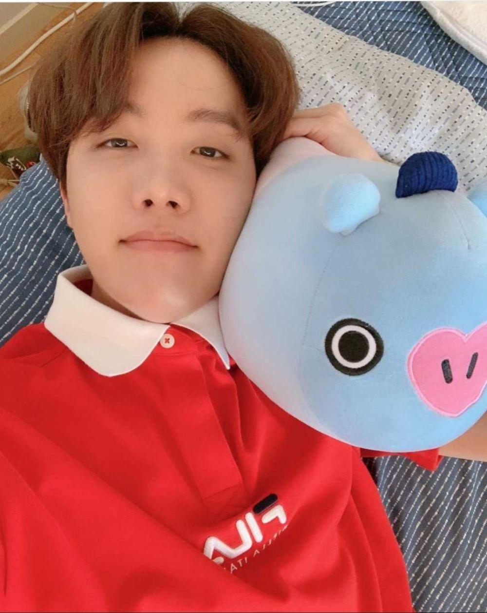 Potret Selfie J Hope Bts Tanpa Makeup Bukti Tetap Memukau