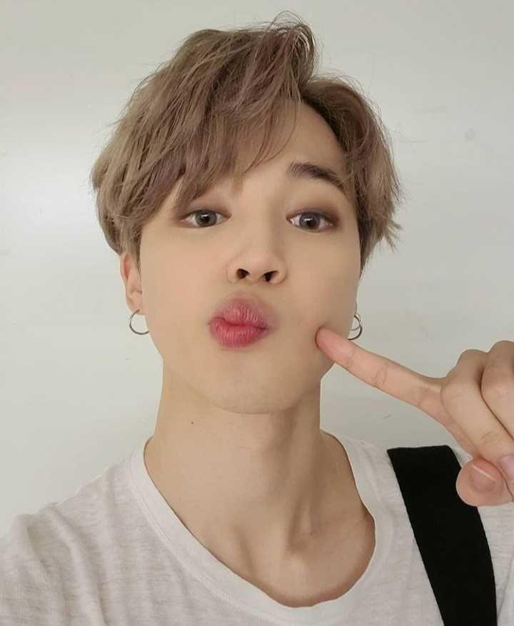 Potret Selfie Jimin Bts Mulai Dari Lucu Hingga Memesona Di Usia