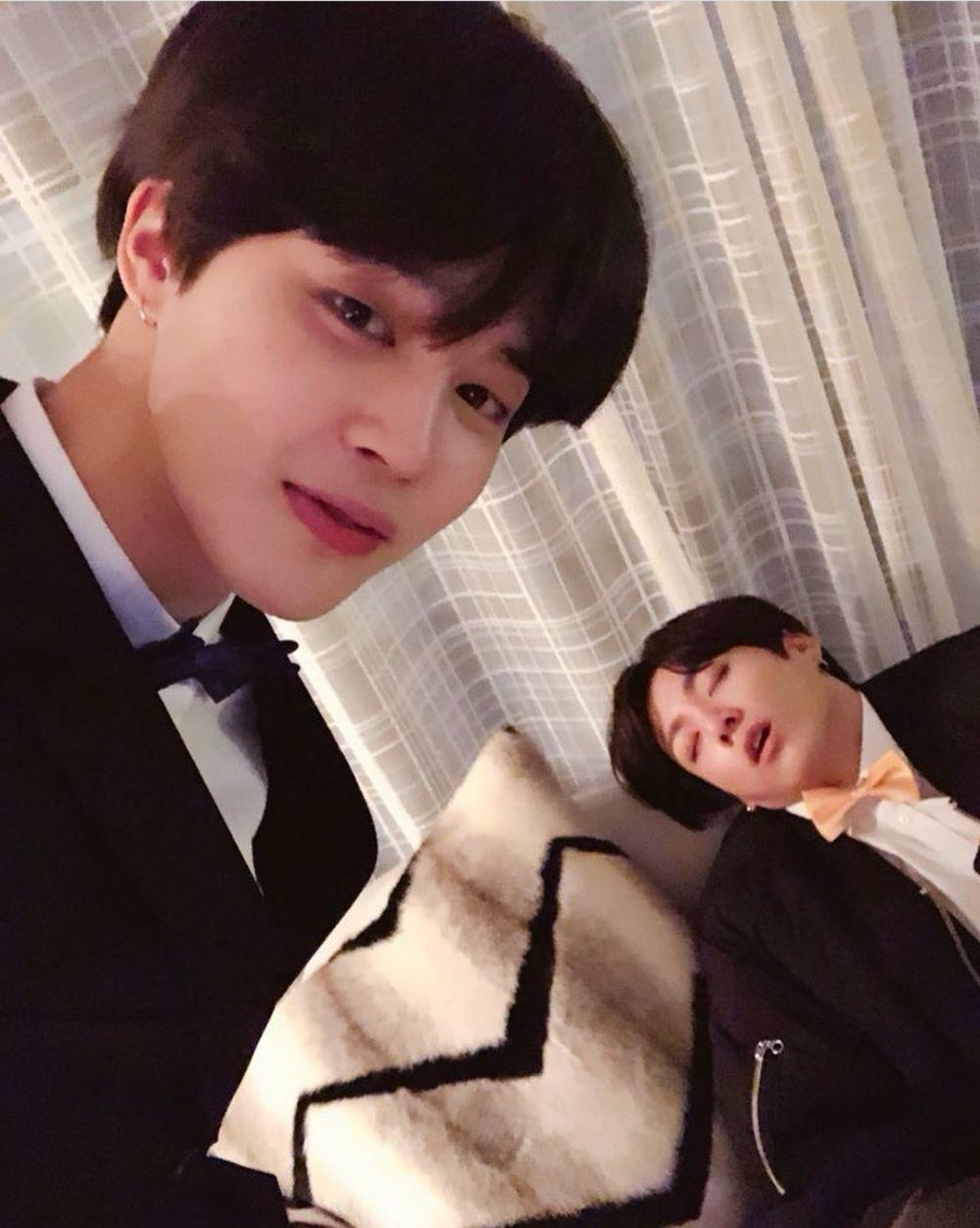 12 Potret Selfie Kocak Jimin Bareng Jungkook BTS Bikin ARMY Terhibur