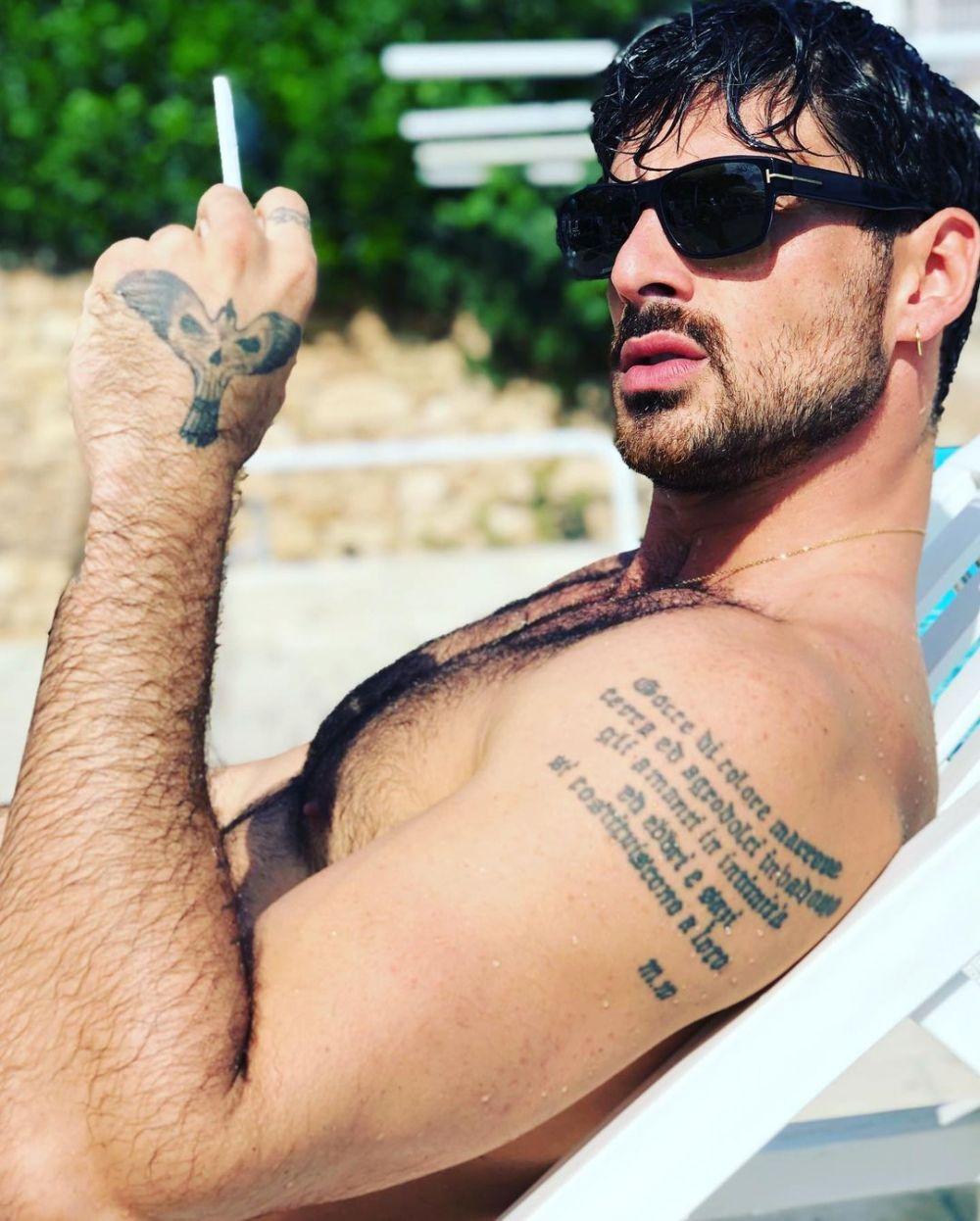 Potret Shirtless Michele Morrone Aktor Italia Yang Macho