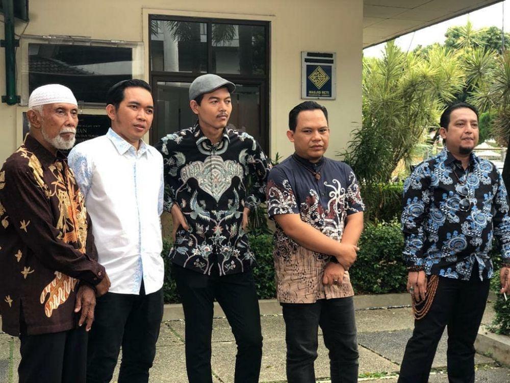 Potret Kebersamaan Personel Wali Band