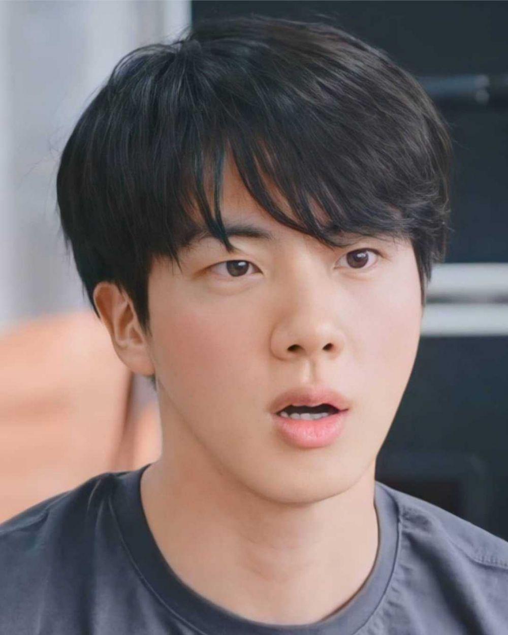 Potret Close Up Jin Bts Yang Pesonanya Bikin Berdebar