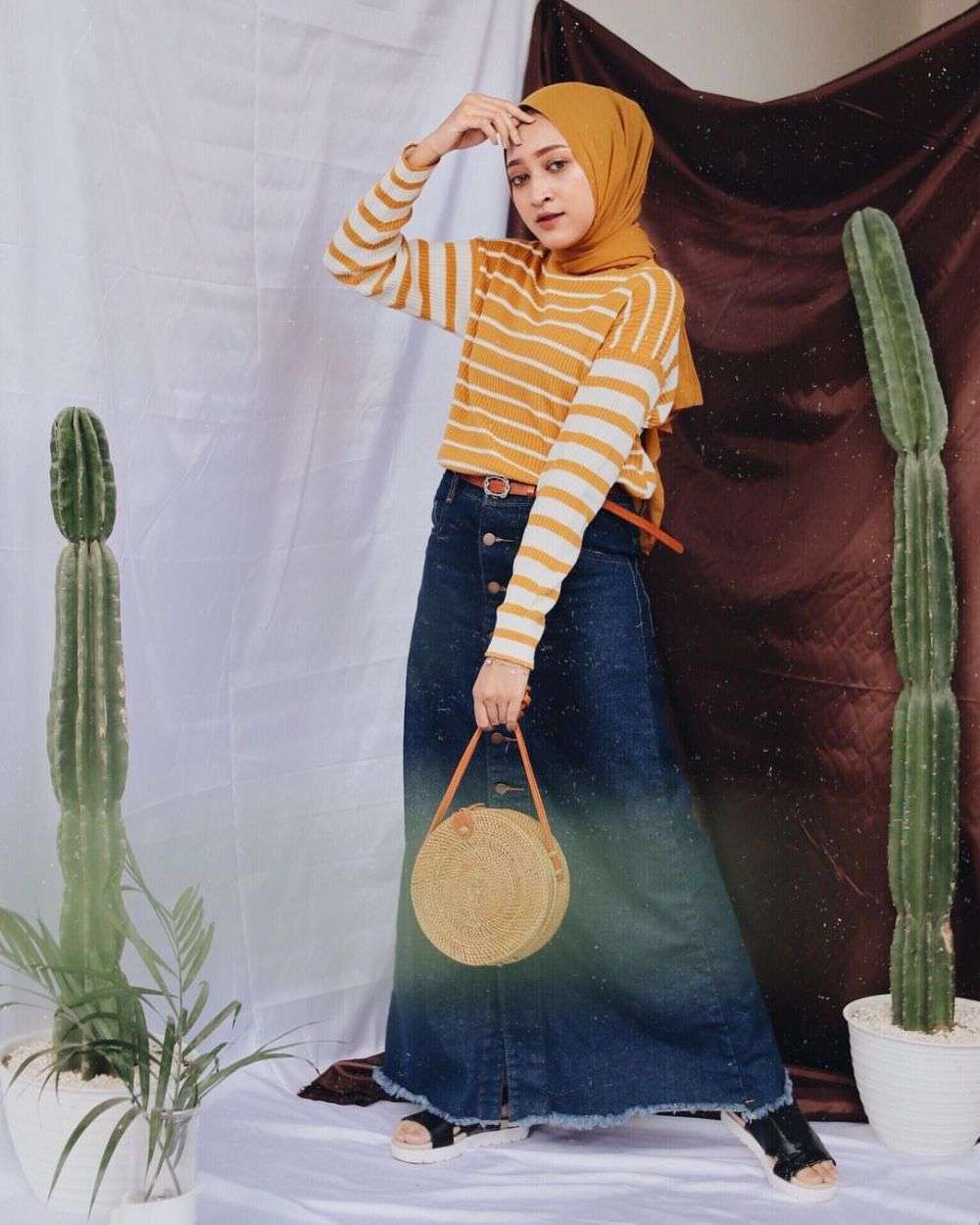 Ide Outfit Nuansa Kuning Ala Seviq Febinita