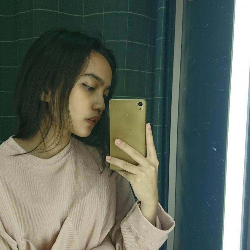 Potret Menawan Rachel Amanda Lakukan Mirror Selfie Kece