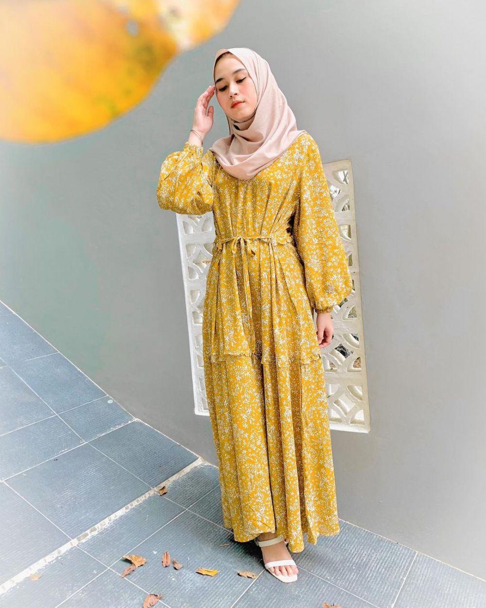 Ide Outfit Nuansa Kuning Ala Ananda Zahira Manis