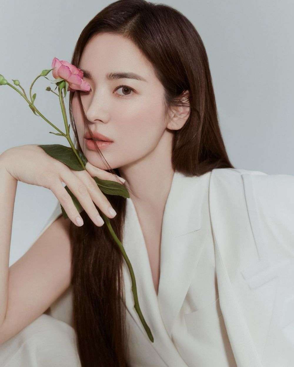 9 Visual Mengaggumkan Song Hye Kyo Saat Foto Close Up