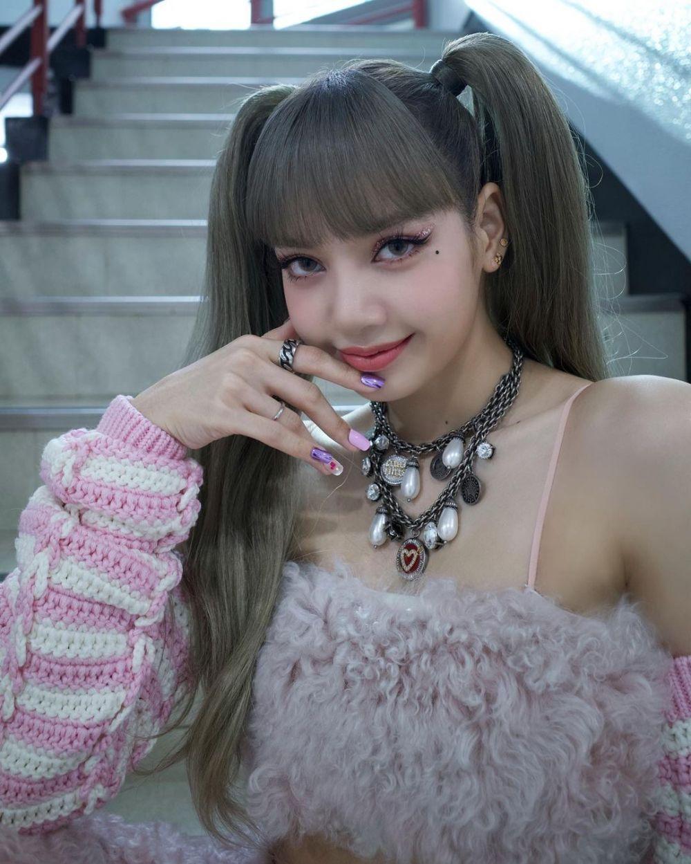 Pesona Lisa Blackpink Dengan Balutan Kostum Panggung