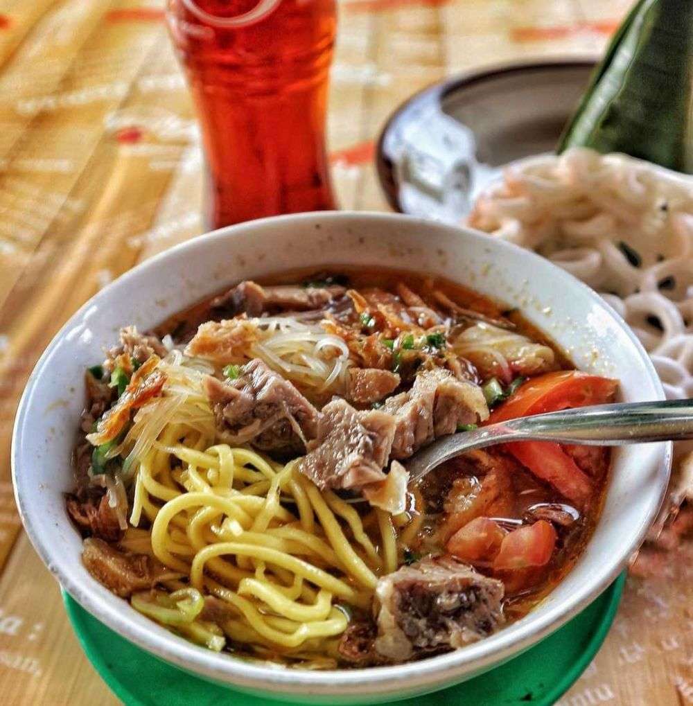 5 Spot Makan Soto Mie Di Bogor Yang Bikin Badan Hangat