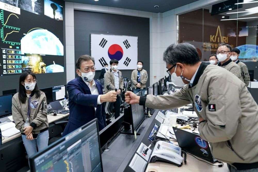 Korea Selatan Luncurkan Roket Luar Angkasa Pertamanya