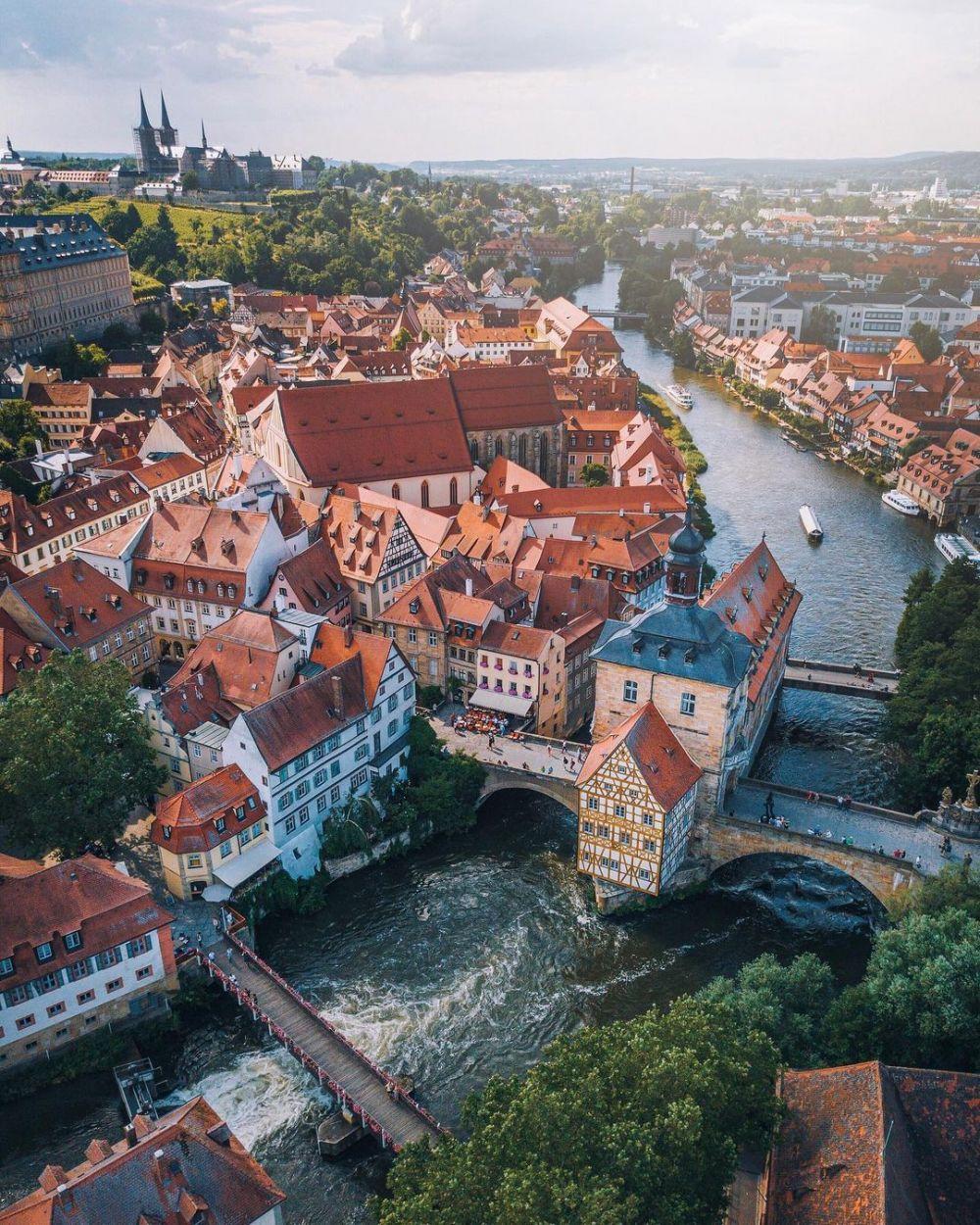 10 Potret Bamberg Kota Cantik Di Tepi Sungai Jerman