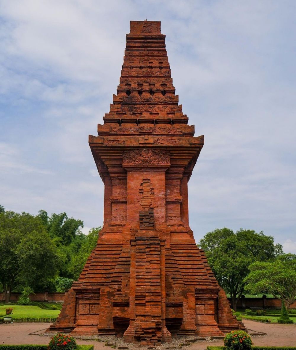 Informasi Candi Bajang Ratu