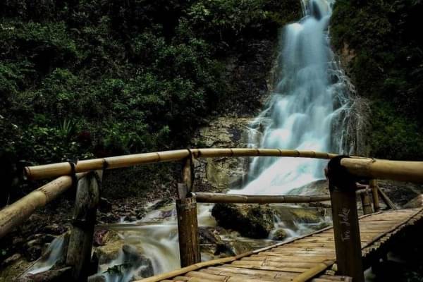 Kembang Soka Air Terjun Tersembunyi Di Yogyakarta