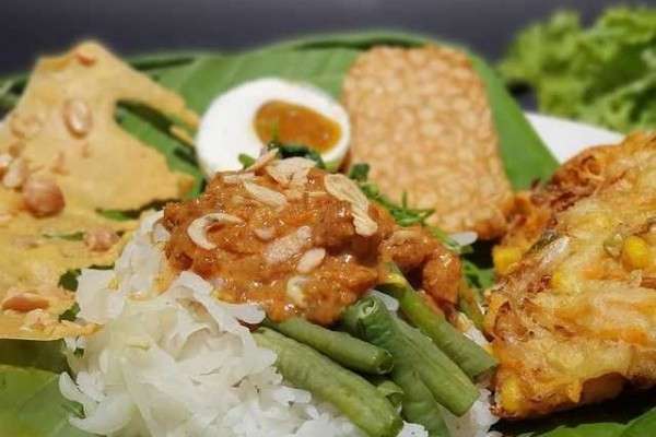 Resep Pecel Sayur Bumbu Kacang Khas Madiun Bikin Nostalgia