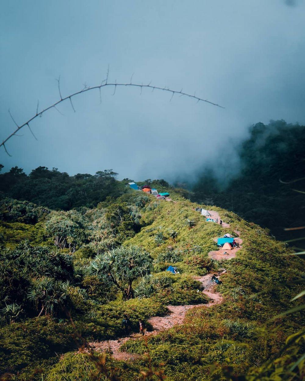 Potret Eksotis Bukit Kaba Pemandangan Kawahnya Memesona