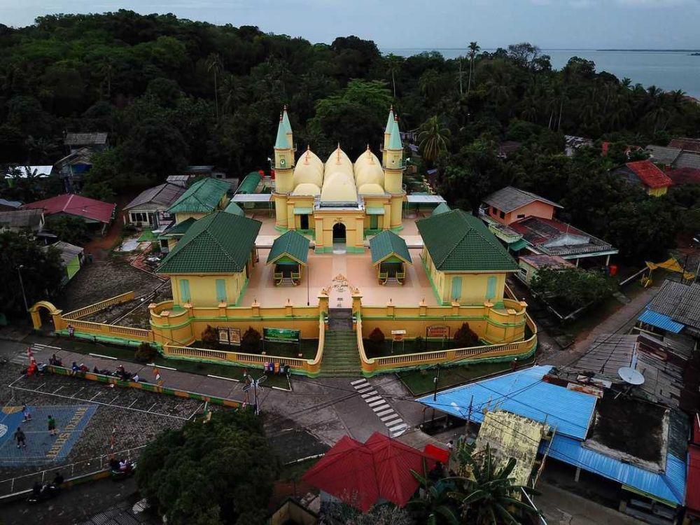 Pesona Masjid Raya Sultan Riau