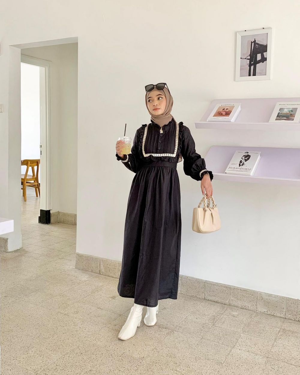 Referensi OOTD Warna Hitam Untuk Buka Bersama Simple