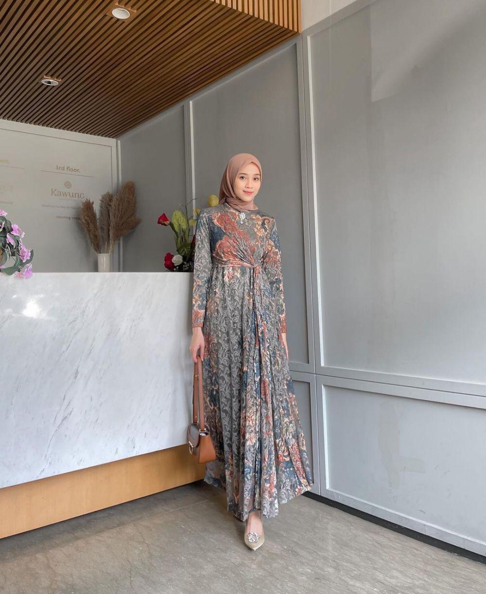 Referensi OOTD Simpel Dengan Dress Untuk Lebaran