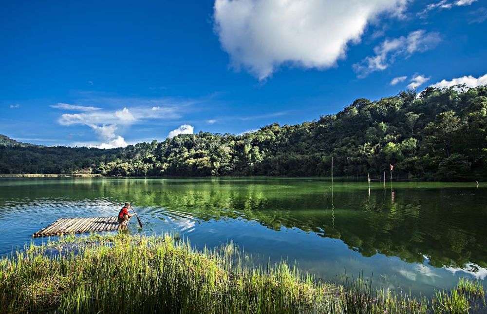 Fakta Menarik Danau Linow Destinasi Kebanggaan Tomohon