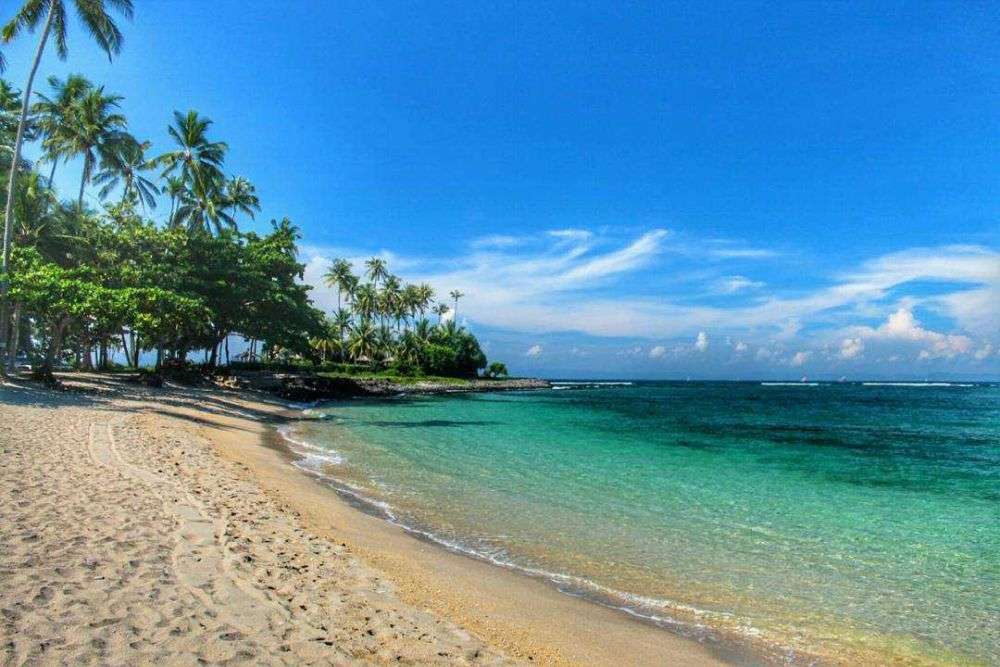 Pesona Pantai Senggigi Dengan Keindahan Teluk Yang Memukau