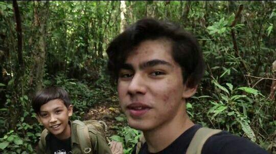 Potret Andrew Dan Enzo Kalaweit Di Tengah Hutan Berdua