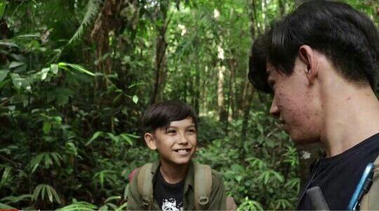 Potret Andrew Dan Enzo Kalaweit Di Tengah Hutan Berdua