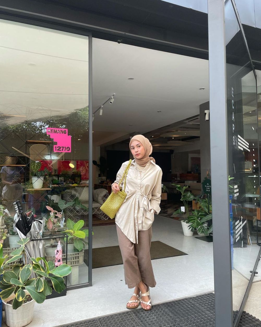 Inspirasi OOTD Padu Padan Kemeja Ala Dianty Annisa