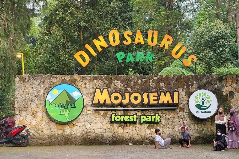 Wisata Mojosemi Forest And Dinosaurus Park Di Magetan