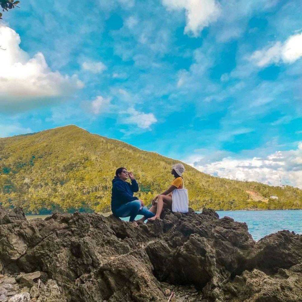 Pesona Pantai Hukurila Surga Tersembunyi Di Kota Ambon