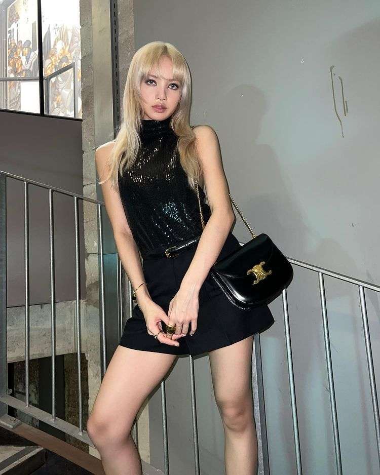 Inspirasi Baju Cewek Mamba Ala Lisa Blackpink