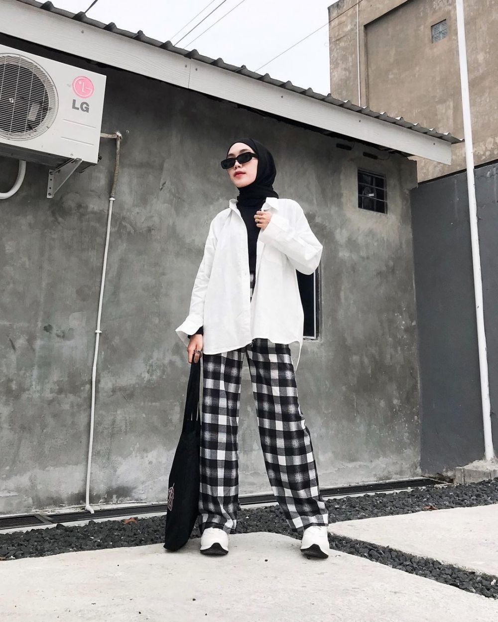 Inspirasi Ootd Kemeja Putih Padu Padan Simpel Banget