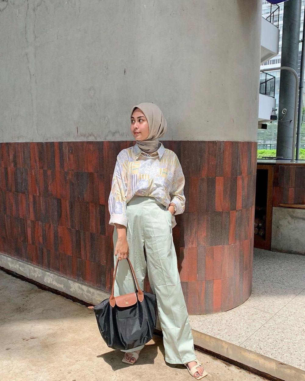 10 Outfit Ngantor Nuansa Hijau Ala Artis Luna Maya Fresh