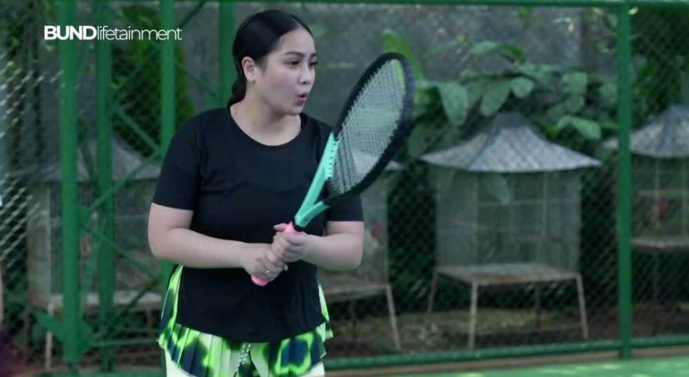 Potret Nagita Slavina Rajin Berlatih Tenis Super Energik