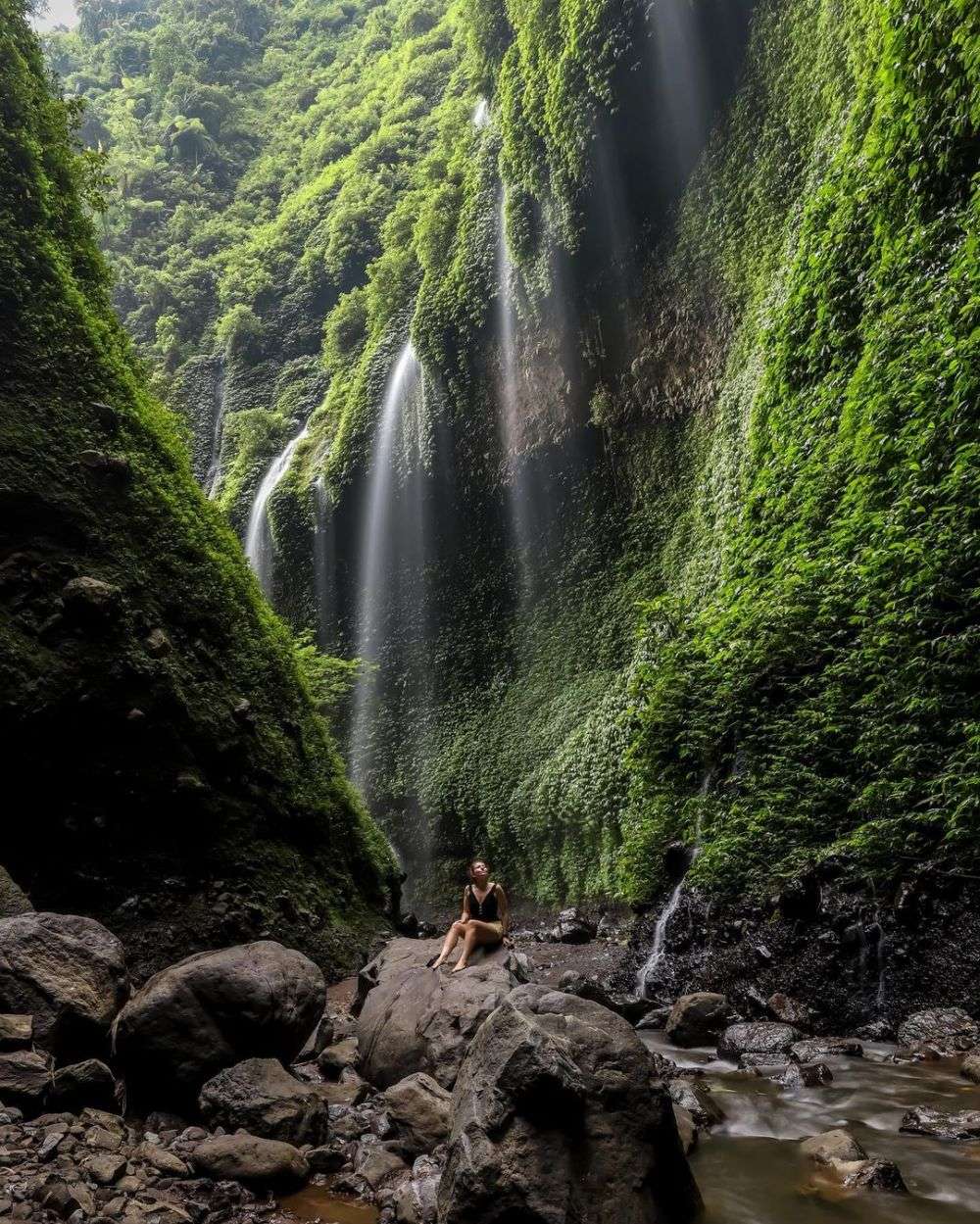 Pesona Air Terjun Madakaripura