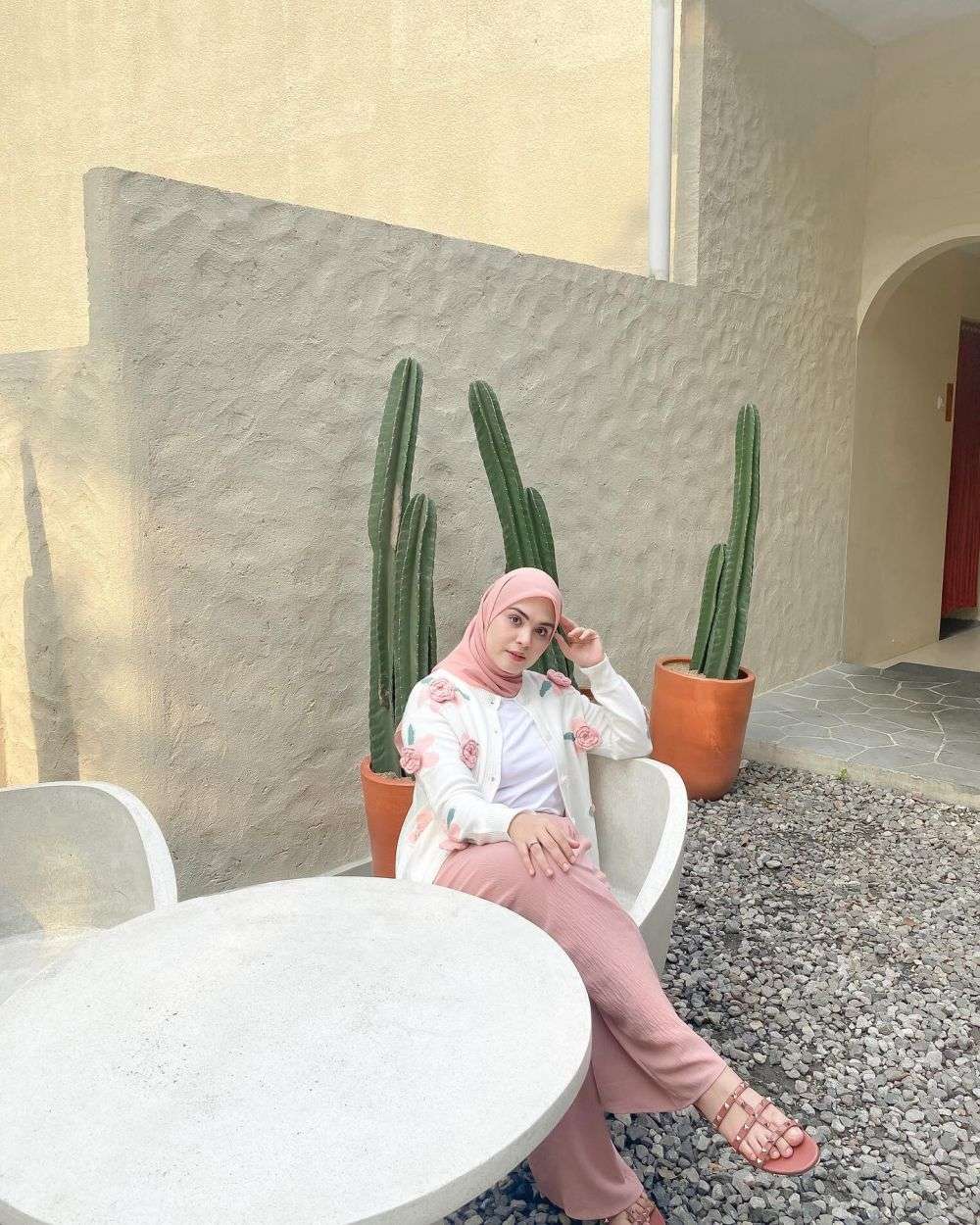 9 Gaya Hijab Kasual Ala Vebby Palwinta Comfy Untuk Daily