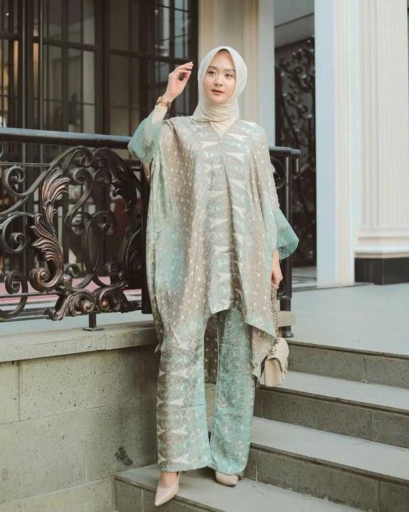 Ide Hijab Style Dengan Outfit Kondangan Ala Desya Rahayu