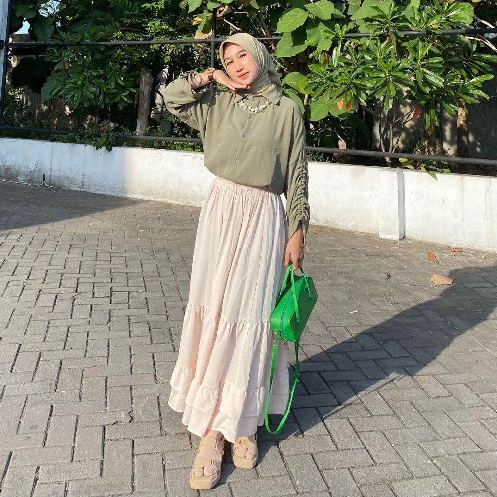 Padu Padan Outfit Hijab Warna Sage Green Ala Cewek Bumi