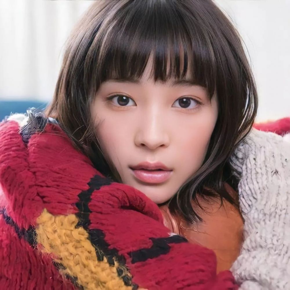 Fakta Peran Suzu Hirose Di Dorama Yugure Ni Te Wo Tsunagu