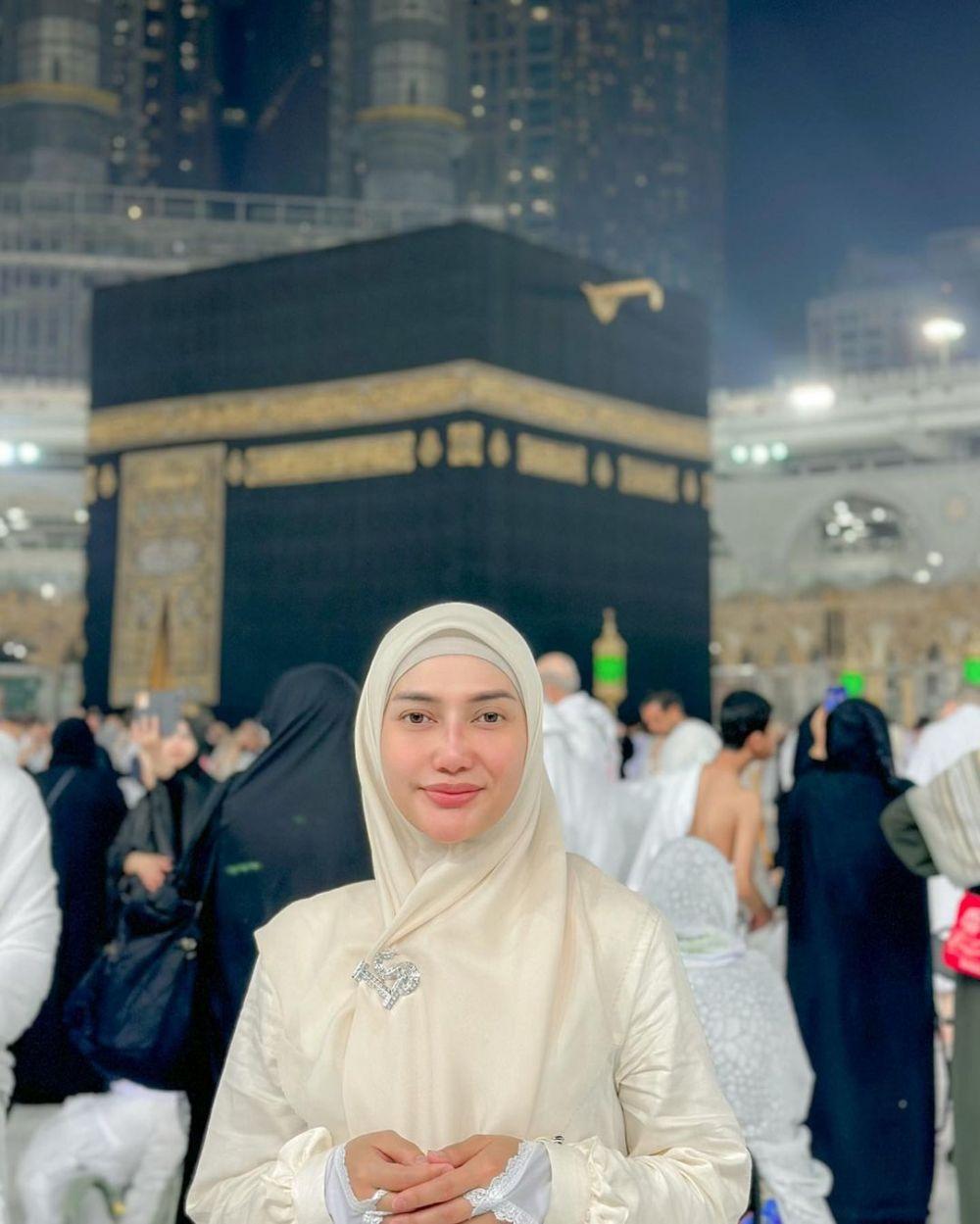 Potret Yulita Masterchef Saat Umrah Fokus Berdoa Dan Ibadah