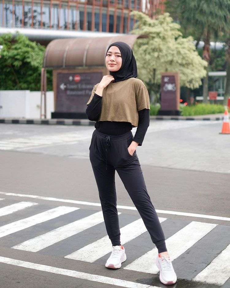 Inspirasi Outfit Hijab Untuk Olahraga Ala Amanda Mci