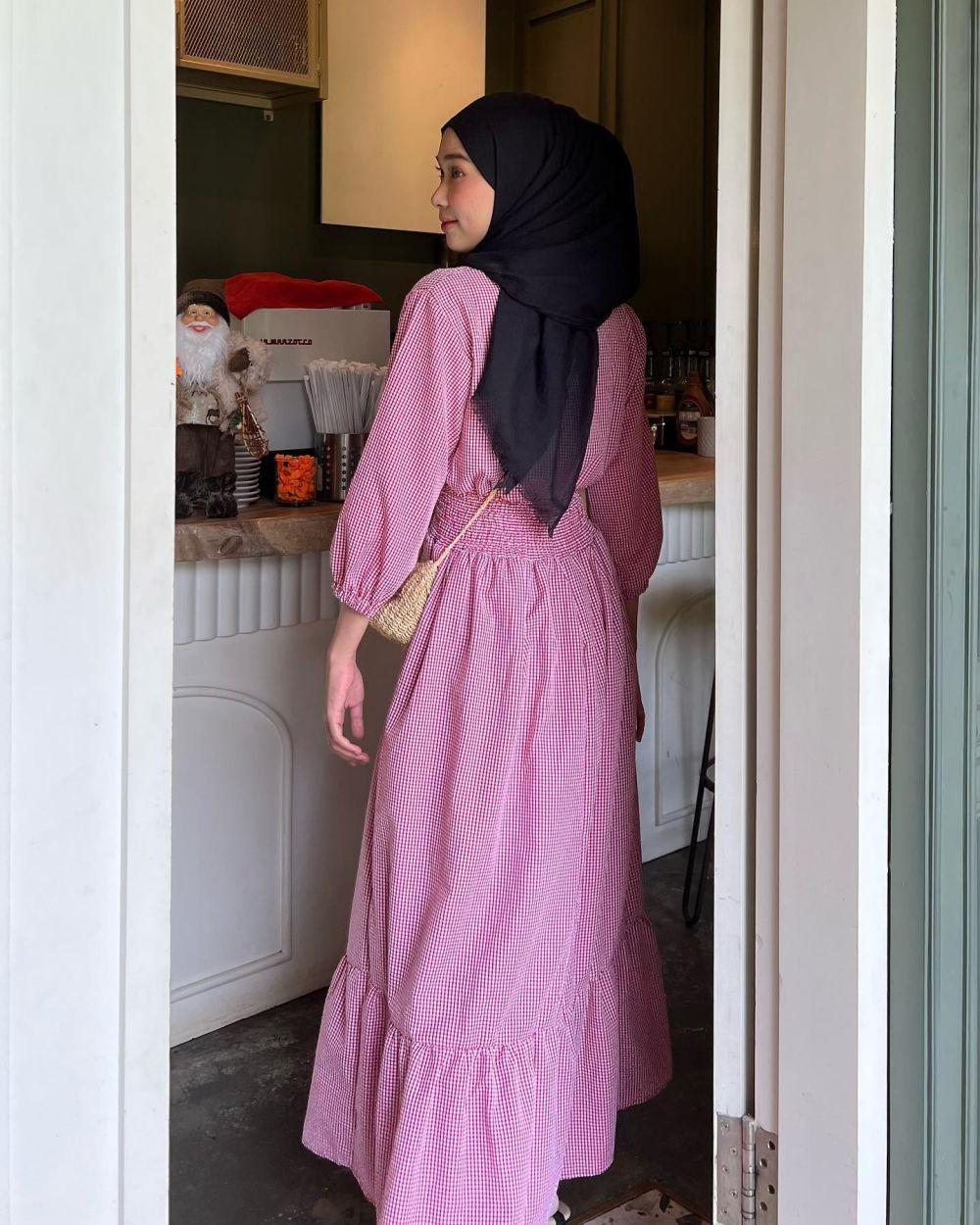 Ide Mix And Match Long Dress Ala Astri Ratnasari