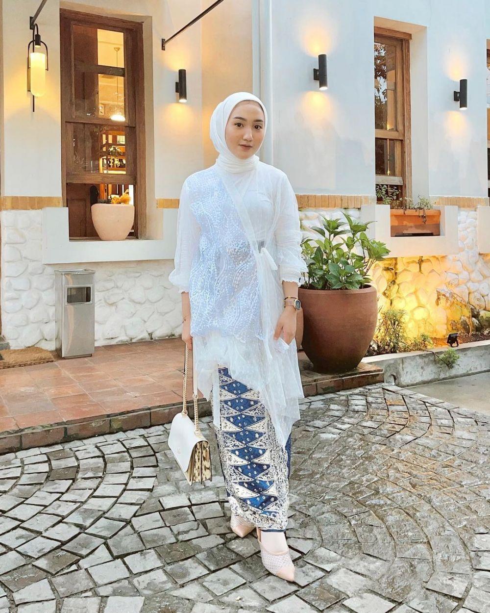 Outfit Dress Hingga Organza Ala Thafanya Sabila