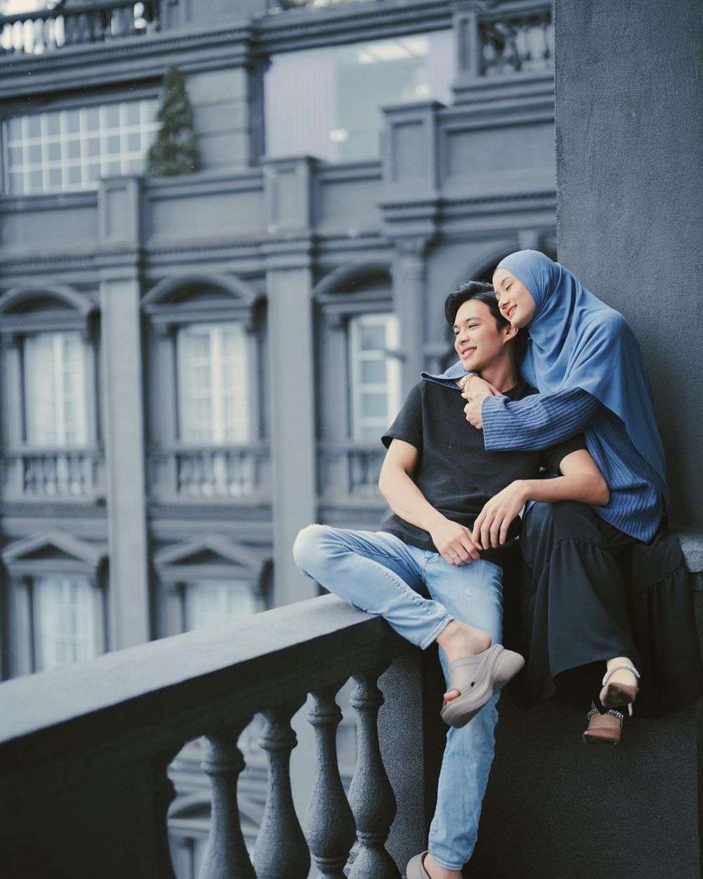 Inspirasi Outfit Couple Ala Dinda Hauw Dan Rey Mbayang